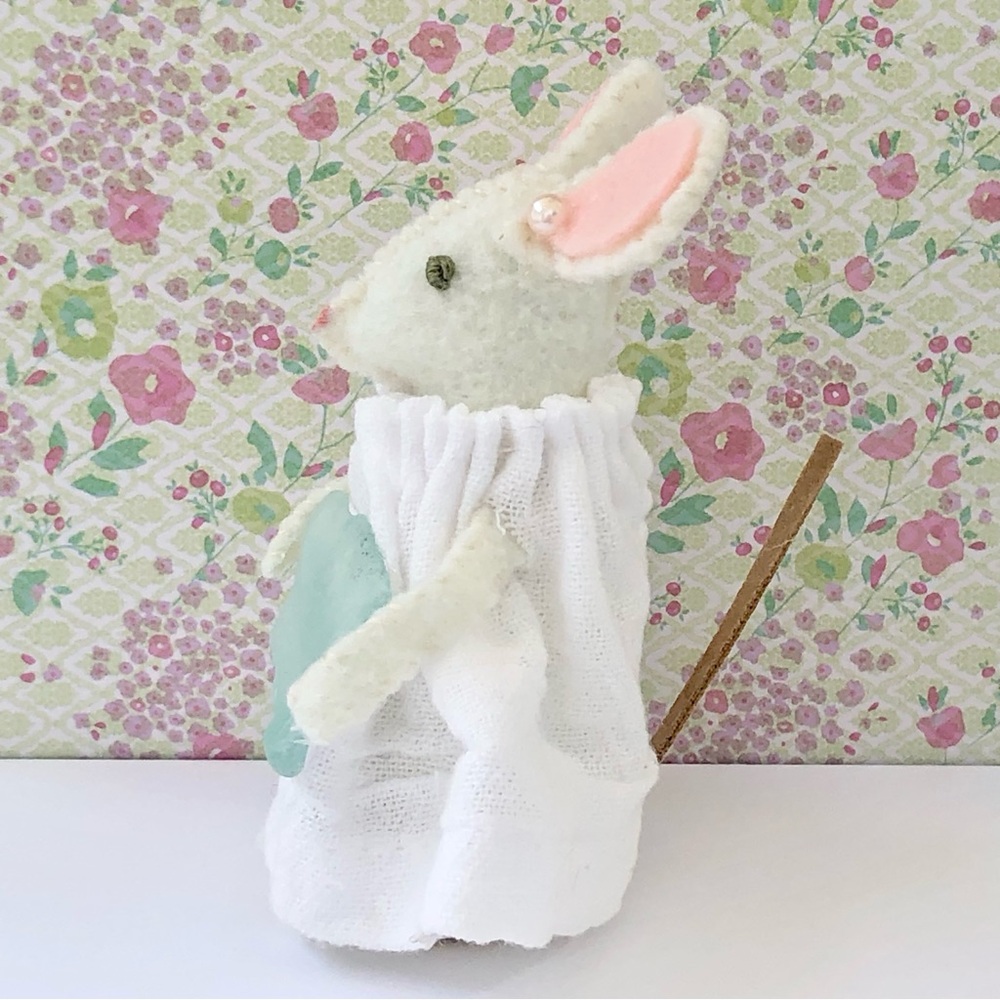 Seaglass beach felt mouse art doll hand-sewn cottage coast seaside collector - Picture 4 of 9